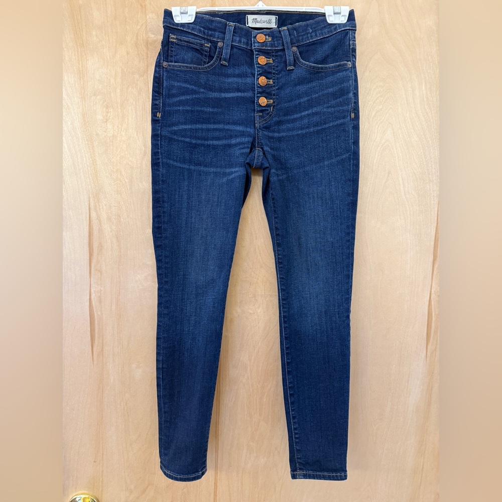 The Madewell 9" Mid-Rise Skinny Jeans in Hayes Wash: Button-Front Edition - Picture 7 of 16